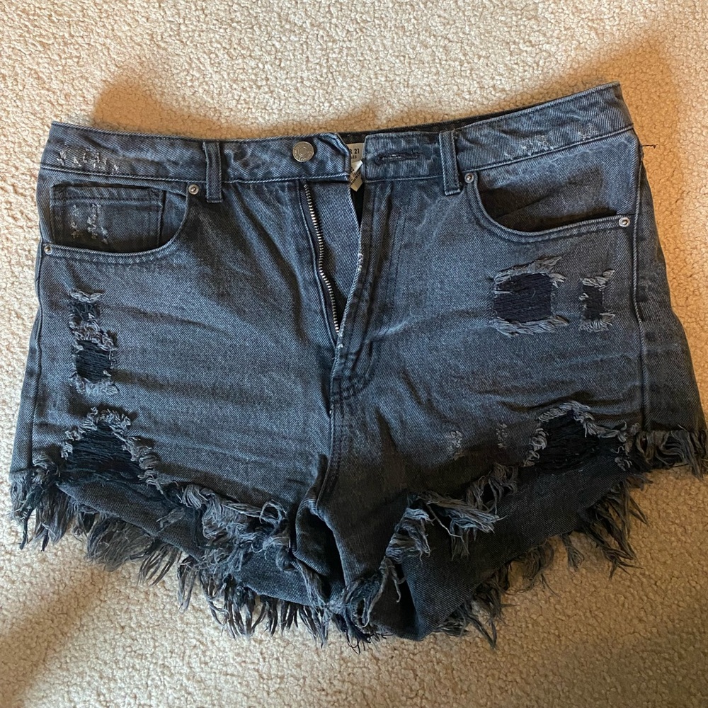 Women’s Forever 21 black ripped shorts-size 30